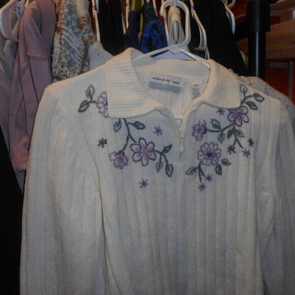 ALFRED DUNNER  women's top, sweater, purple and off white in color, sz PS - Picture 2 of 12
